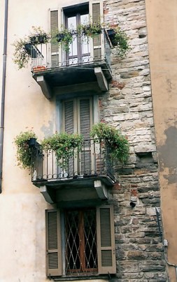 BBergamo Alta layered balconies