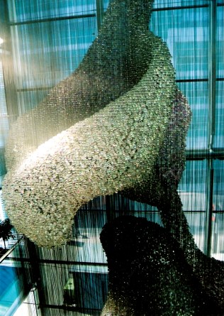 homas Heatherwick's Bleigiessen in London glass beads on wire