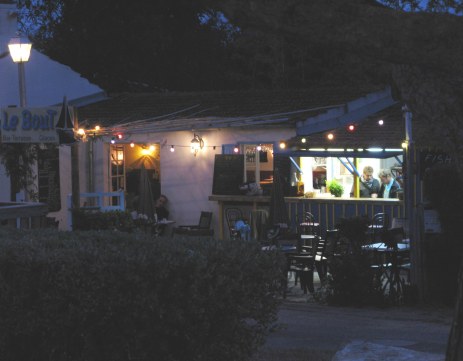 Boyardville Île d’Oléron nighttime at the marina bar 